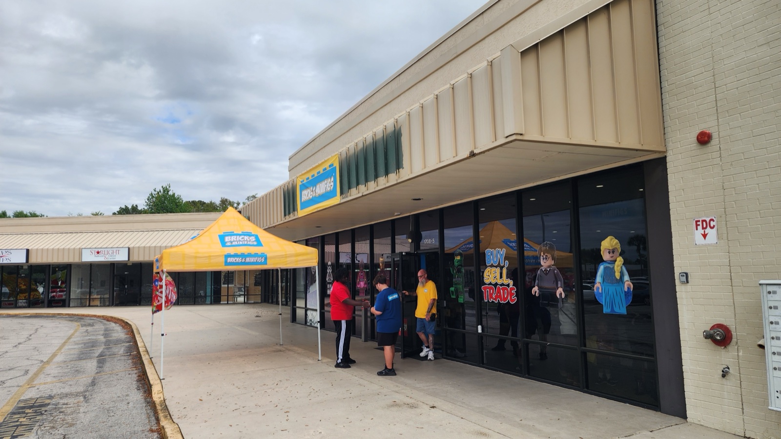 The Bricks and Minifigs Leesburg storefront  -  Buy, Sell, Trade