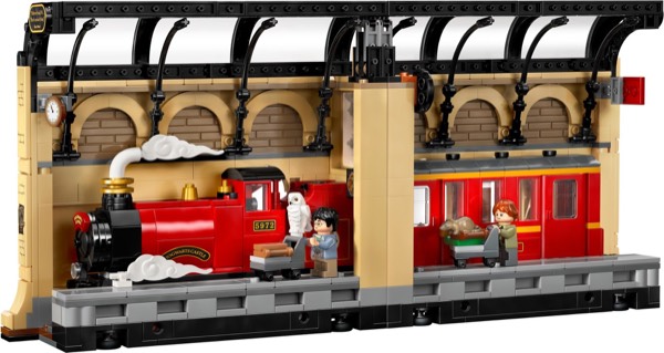 LEGO Hogwarts Express Book Nook 76450